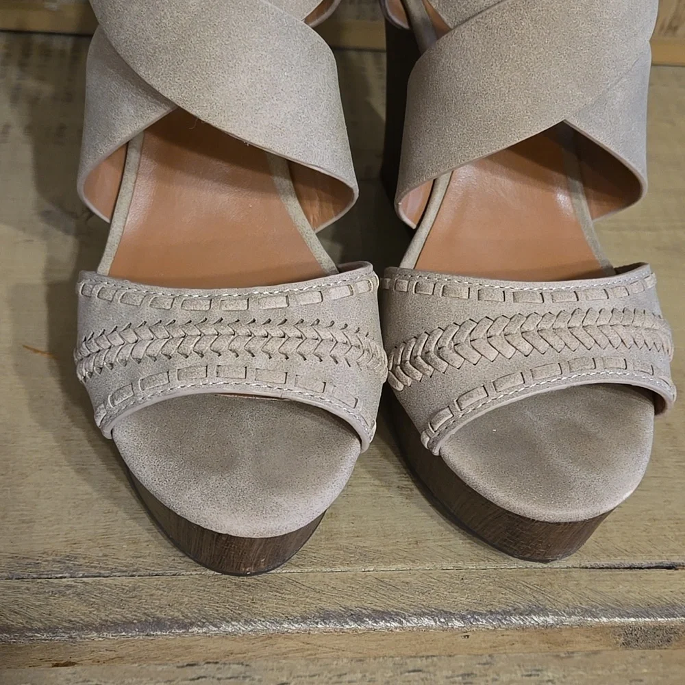 Indigo Rd Tan Wedge Sandals Size 6.5